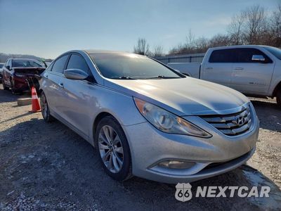 Czwarte zdjęcie samochodu z boku: 2013 HYUNDAI SONATA SE VIN:5NPEC4AC3DH580625 - miniatura
