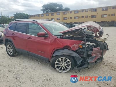 Czwarte zdjęcie samochodu z boku: 2019 JEEP CHEROKEE LATITUDE VIN:1C4PJLCBXKD160358 - miniatura