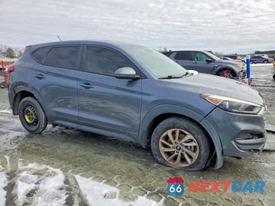 Czwarte zdjęcie samochodu z boku: 2018 HYUNDAI TUCSON SE VIN:KM8J23A42JU836173 - miniatura