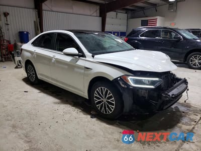 Czwarte zdjęcie samochodu z boku: 2019 VOLKSWAGEN JETTA SEL VIN:3VWE57BU8KM012023 - miniatura