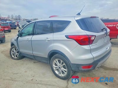 Drugie zdjęcie samochodu z przodu: 2019 FORD ESCAPE SE VIN:1FMCU9GDXKUB10656 - miniatura