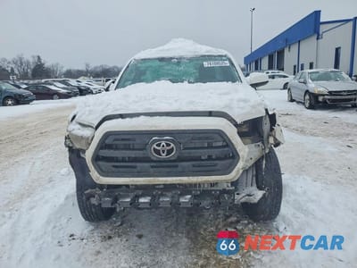 Piąte zdjęcie samochodu w środku: 2017 TOYOTA TACOMA ACCESS CAB VIN:5TFSX5EN9HX048833 - miniatura