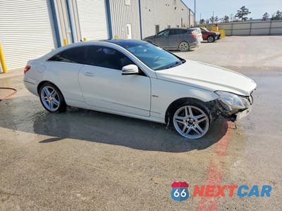 Czwarte zdjęcie samochodu z boku: 2012 MERCEDES-BENZ E 350 VIN:WDDKJ5KBXCF177275 - miniatura