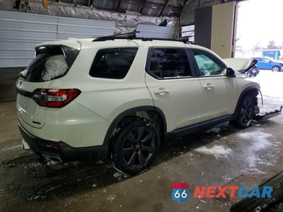 Trzecie zdjęcie samochodu z tyłu: 2023 HONDA PILOT SPORT VIN:5FNYG1H30PB023616 - miniatura