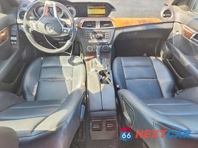 Zdjęcie 8 z 11 samochodu: 2012 MERCEDES-BENZ C 250 VIN:WDDGF4HB9CA619727 - miniatura