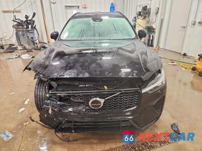 Piąte zdjęcie samochodu w środku: 2025 VOLVO XC60 PLUS VIN:YV4M12RC1S1166075 - miniatura