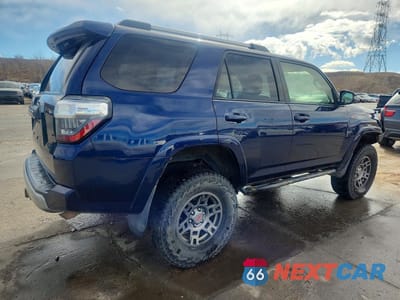 Trzecie zdjęcie samochodu z tyłu: 2016 TOYOTA 4RUNNER TRAIL PREMIUM VIN:JTEBU5JR5G5381635 - miniatura
