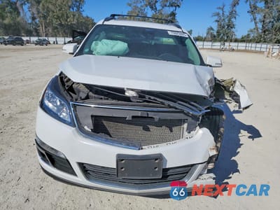 Piąte zdjęcie samochodu w środku: 2017 CHEVROLET TRAVERSE LT VIN:1GNKVHKD0HJ214931 - miniatura