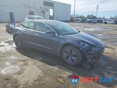 Czwarte zdjęcie samochodu z boku: 2019 TESLA MODEL 3 VIN:5YJ3E1EA0KF407410 - miniatura