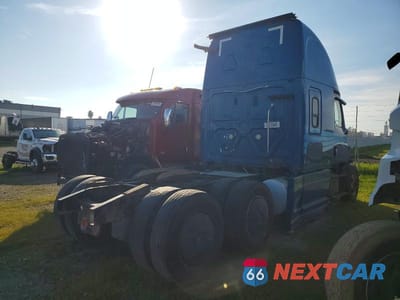 Czwarte zdjęcie samochodu z boku: 2020 FREIGHTLINER CASCADIA 126