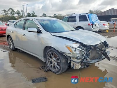 Czwarte zdjęcie samochodu z boku: 2013 NISSAN MAXIMA 3.5 S VIN:1N4AA5AP7DC817356 - miniatura