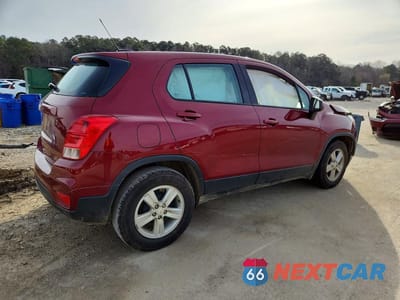 Trzecie zdjęcie samochodu z tyłu: 2021 CHEVROLET TRAX LS VIN:KL7CJKSB8MB317598 - miniatura