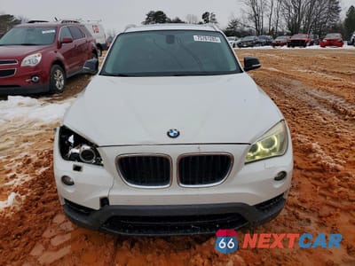 Piąte zdjęcie samochodu w środku: 2013 BMW X1 XDRIVE28I VIN:WBAVL1C53DVR90951 - miniatura