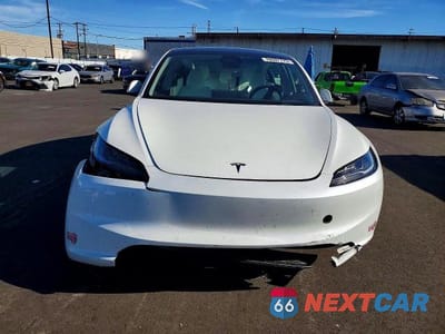 Piąte zdjęcie samochodu w środku: 2024 TESLA MODEL 3 VIN:5YJ3E1EA2RF828801 - miniatura