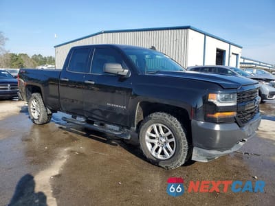 Czwarte zdjęcie samochodu z boku: 2017 CHEVROLET SILVERADO K1500 VIN:1GCVKNEC9HZ363453 - miniatura