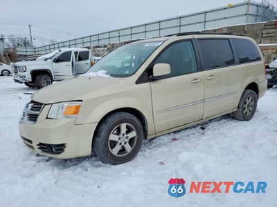 2010 DODGE GRAND CARAVAN SXT 2D4RN5D13AR427384 - główne zdjęcie licytacji z USA - miniatura
