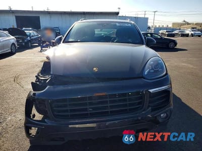 Piąte zdjęcie samochodu w środku: 2017 PORSCHE CAYENNE SE HYBRID PLATINUM VIN:WP1AE2A21HLA74991 - miniatura