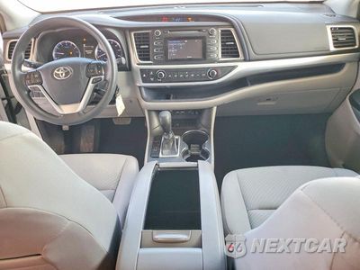 Zdjęcie 8 z 12 samochodu: 2019 TOYOTA HIGHLANDER LE VIN:5TDZZRFHXKS359225 - miniatura