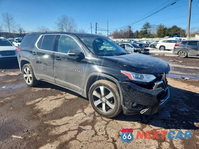 Czwarte zdjęcie samochodu z boku: 2020 CHEVROLET TRAVERSE LT VIN:1GNERHKWXLJ186633 - miniatura