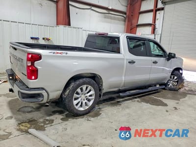 Trzecie zdjęcie samochodu z tyłu: 2022 CHEVROLET SILVERADO K1500 CUSTOM VIN:3GCPDBEKXNG518645 - miniatura