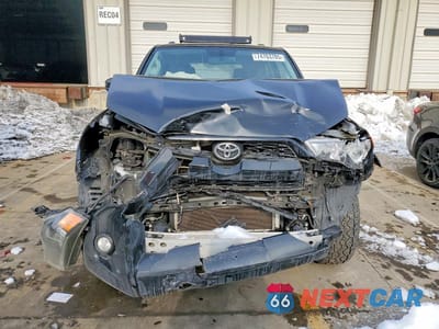 Piąte zdjęcie samochodu w środku: 2019 TOYOTA 4RUNNER VIN:JTEBU5JR0K5645711 - miniatura