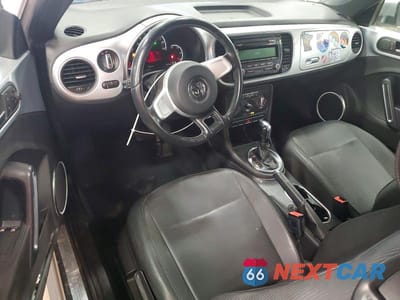 Zdjęcie 8 z 12 samochodu: 2013 VOLKSWAGEN BEETLE VIN:3VWJP7AT7DM621401 - miniatura