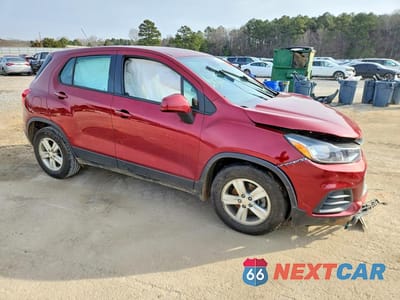 Czwarte zdjęcie samochodu z boku: 2021 CHEVROLET TRAX LS VIN:KL7CJKSB8MB317598 - miniatura