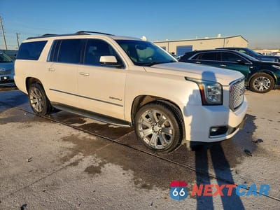 Czwarte zdjęcie samochodu z boku: 2016 GMC YUKON XL DENALI VIN:1GKS2HKJ4GR201210 - miniatura