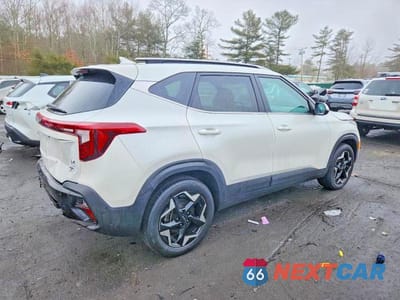 Trzecie zdjęcie samochodu z tyłu: 2024 KIA SELTOS EX VIN:KNDERCAA8R7472228 - miniatura