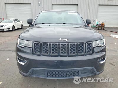 Piąte zdjęcie samochodu w środku: 2017 JEEP GRAND CHEROKEE LAREDO VIN:1C4RJFAG5HC963182 - miniatura