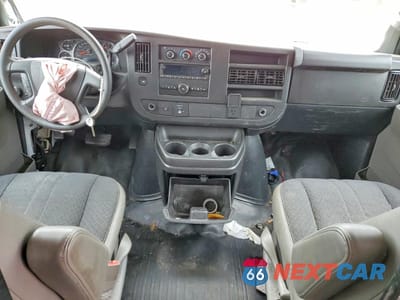 Zdjęcie 8 z 13 samochodu: 2019 GMC SAVANA G2500 VIN:1GTW7AFGXK1282435 - miniatura