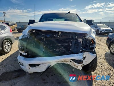 Piąte zdjęcie samochodu w środku: 2017 RAM 2500 SLT VIN:3C6UR5DLXHG580932 - miniatura