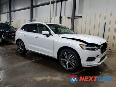 Czwarte zdjęcie samochodu z boku: 2018 VOLVO XC60 T5 MOMENTUM VIN:YV4102RK1J1089509 - miniatura
