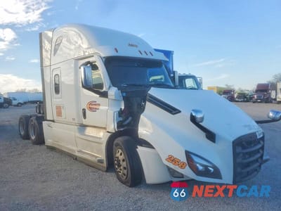 2020 FREIGLINER CASCADIA 126 3AKJHHDR8LSKY9469 - główne zdjęcie licytacji z USA - miniatura