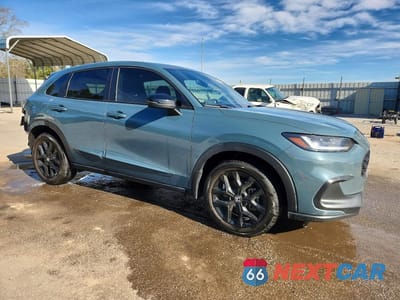 Czwarte zdjęcie samochodu z boku: 2023 HONDA HR-V SPORT VIN:3CZRZ2H54PM719777 - miniatura