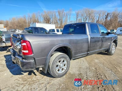Trzecie zdjęcie samochodu z tyłu: 2022 RAM 3500 LARAMIE VIN:3C63R3JL4NG316072 - miniatura