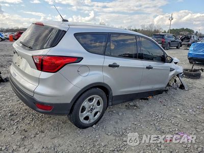 Trzecie zdjęcie samochodu z tyłu: 2019 FORD ESCAPE S VIN:1FMCU0F78KUA87949 - miniatura