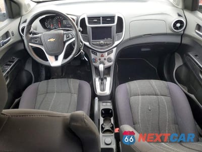 Zdjęcie 8 z 11 samochodu: 2020 CHEVROLET SONIC LT VIN:1G1JD5SB2L4106587 - miniatura