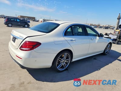 Trzecie zdjęcie samochodu z tyłu: 2019 MERCEDES-BENZ E 450 4MATIC VIN:WDDZF6JB5KA601805 - miniatura