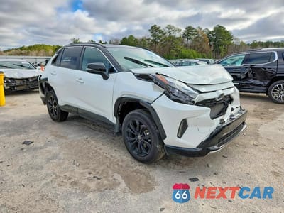 Czwarte zdjęcie samochodu z boku: 2024 TOYOTA RAV4 XSE VIN:4T3E6RFV9RU174704 - miniatura