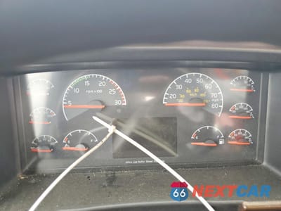 Zdjęcie 9 z 10 samochodu: 2016 VOLVO VNL SEMI TRUCK VIN:4V4N39TG4GN965567 - miniatura