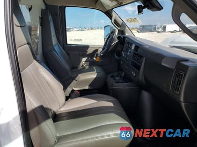 Zdjęcie 11 z 13 samochodu: 2021 GMC SAVANA CUT - Box Truck VIN:7GZ37TC74MN013333 - miniatura