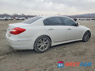 Trzecie zdjęcie samochodu z tyłu: 2012 HYUNDAI GENESIS 3.8L VIN:KMHGC4DD7CU150870 - miniatura