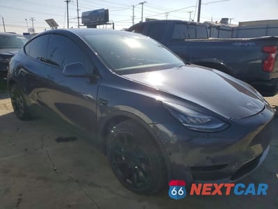 Czwarte zdjęcie samochodu z boku: 2021 TESLA MODEL Y VIN:5YJYGDEE4MF080629 - miniatura