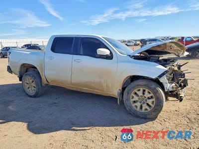 Czwarte zdjęcie samochodu z boku: 2022 NISSAN FRONTIER SV VIN:1N6ED1EJ1NN626973 - miniatura