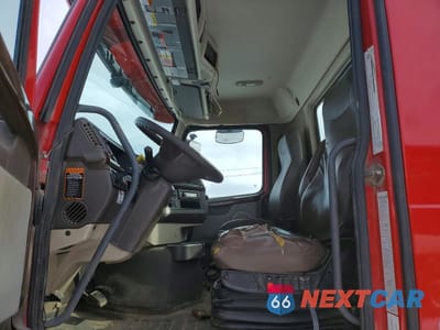 Piąte zdjęcie samochodu w środku: 2015 VOLVO VHD VIN:4V5K99EJ7FN179489 - miniatura