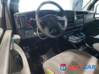 Zdjęcie 8 z 12 samochodu: 2005 CHEVROLET EXPRESS G2500 UTILITY / SERVICE VAN VIN:1GCGG25V051119582 - miniatura