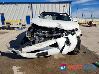 Piąte zdjęcie samochodu w środku: 2019 TOYOTA 4RUNNER SR5 VIN:JTEZU5JR0K5210010 - miniatura