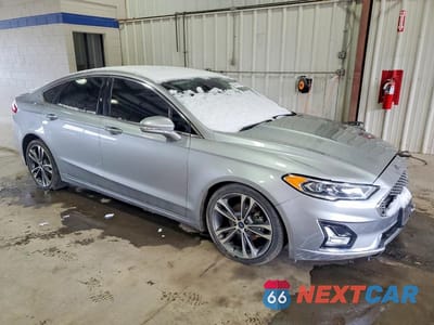 Czwarte zdjęcie samochodu z boku: 2020 FORD FUSION TITANIUM VIN:3FA6P0D96LR115436 - miniatura