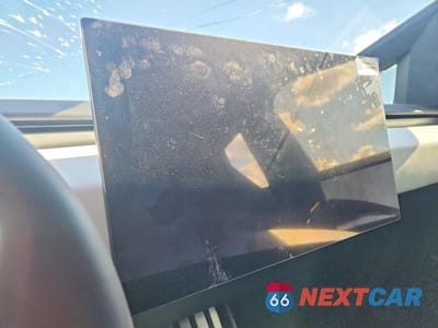 Zdjęcie 9 z 13 samochodu: 2024 TESLA CYBERTRUCK VIN:7G2CEHED7RA014463 - miniatura